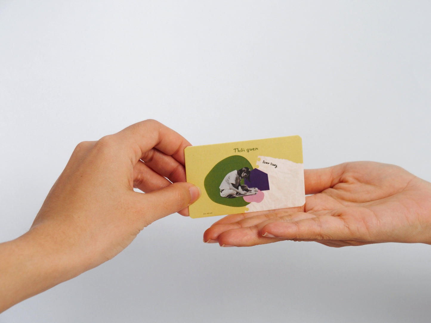 Set quà tặng Khởi sắc - Bộ thẻ Một khoảng dừng và Khăn vuông Yin/Yang