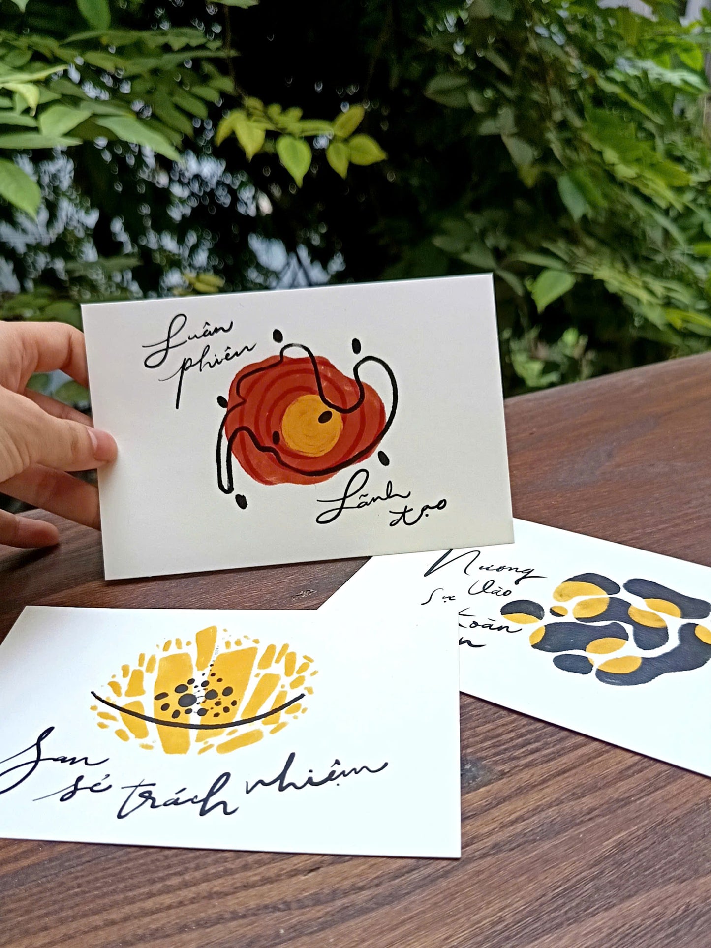 Thiệp vẽ tay Tinh thần Vòng tròn