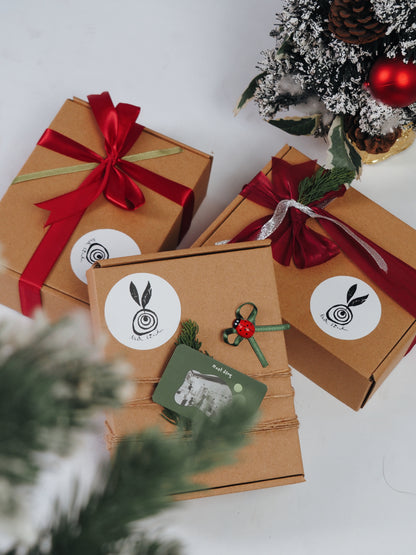 Set quà tặng Khởi sắc -  Bộ thẻ Một khoảng dừng và Khăn vuông Yin/Yang